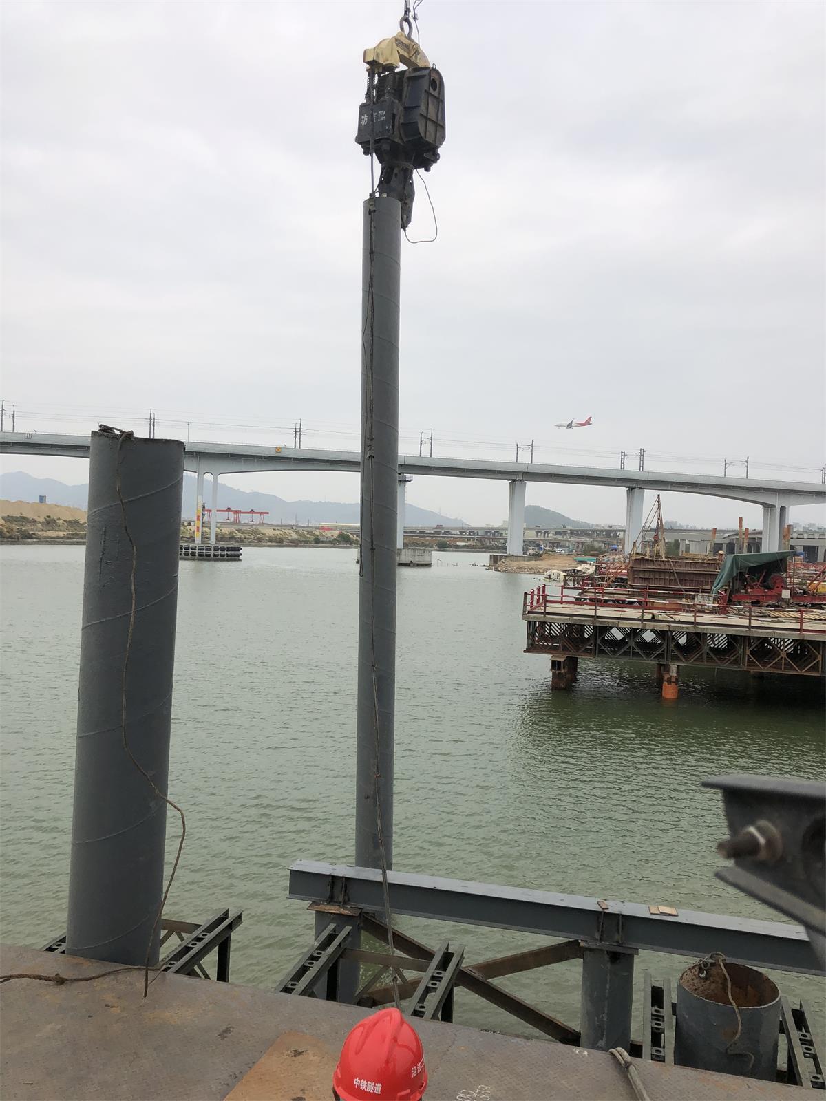 湖南浩潤路橋機(jī)械有限公司,郴州公路鋼橋設(shè)計(jì)制造加工,郴州鋼管樁橋梁設(shè)計(jì)制造加工 湖南浩潤路橋機(jī)械有限公司,郴州公路鋼橋設(shè)計(jì)制造加工,郴州鋼管樁橋梁設(shè)計(jì)制造加工